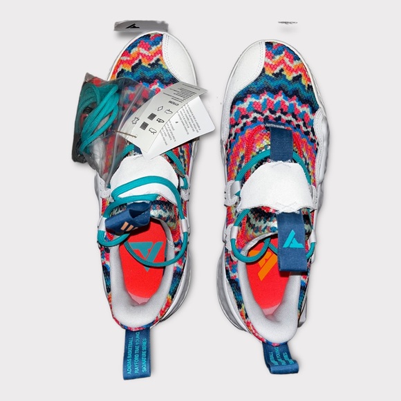 Trae Young 1 - Picture 4 of 12